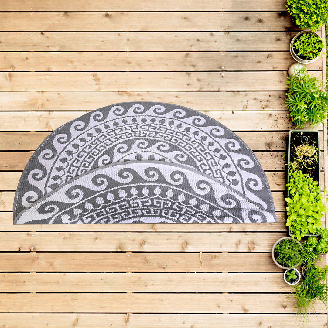 Viana – Round indoor or outdoor rug with Folk motif