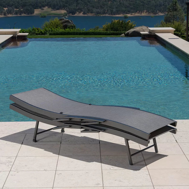 SunVilla Lounge Chair