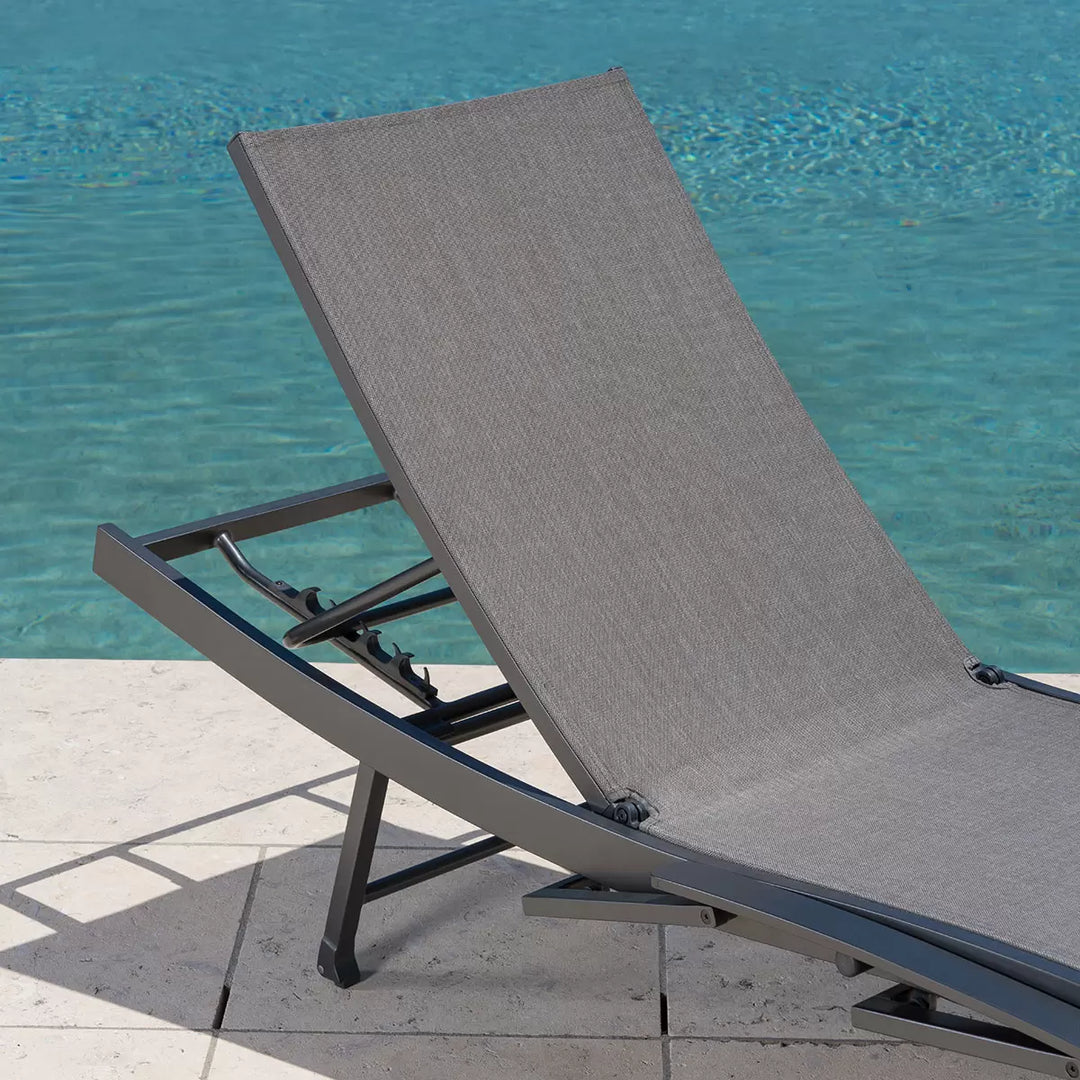 SunVilla Lounge Chair