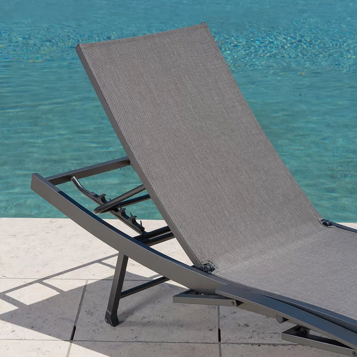 SunVilla Lounge Chair