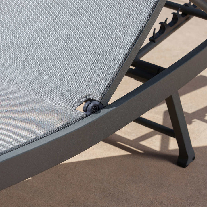 SunVilla Sling Wave Commercial Lounge Chair