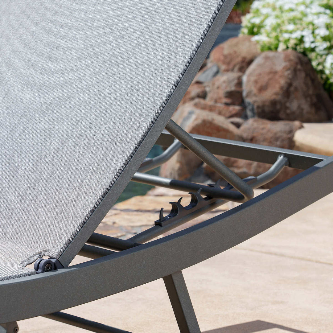 SunVilla Sling Wave Commercial Lounge Chair