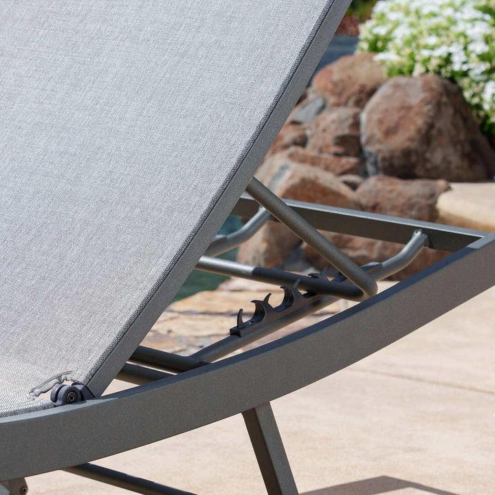 SunVilla Sling Wave Commercial Lounge Chair