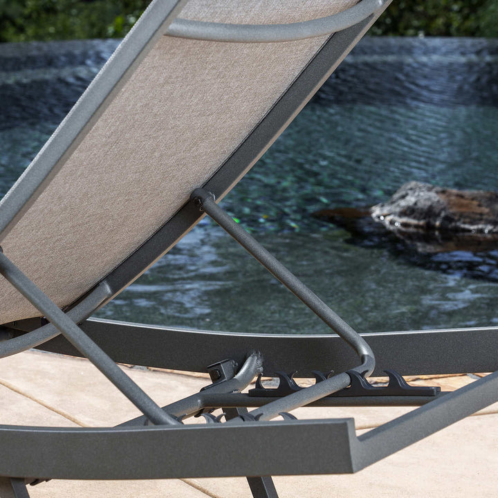 SunVilla Sling Wave Commercial Lounge Chair