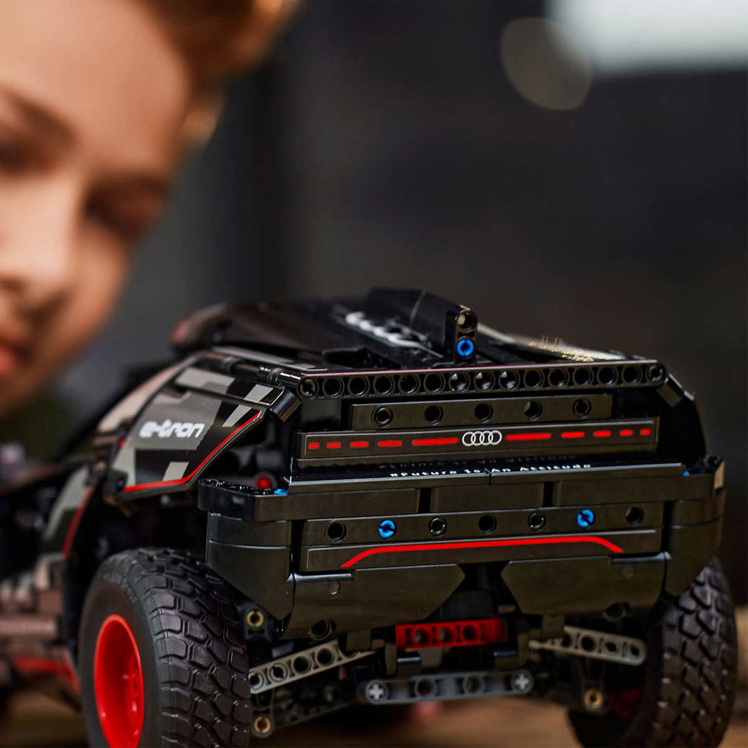 LEGO Technic Audi RS Q e-tron 42160