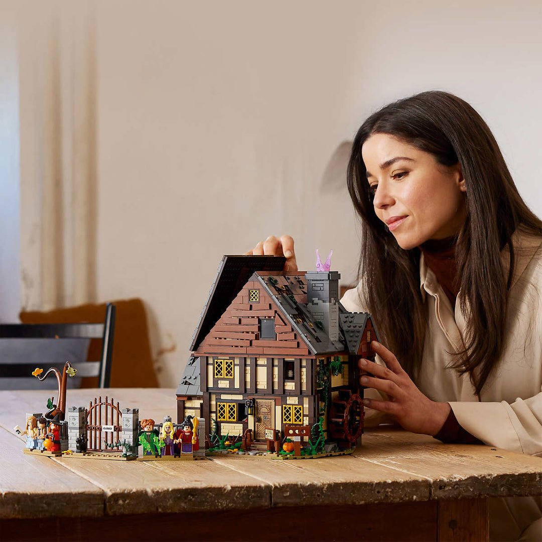 LEGO Ideas Disney Hocus Pocus: The Sanderson Sisters' Cottage 21341