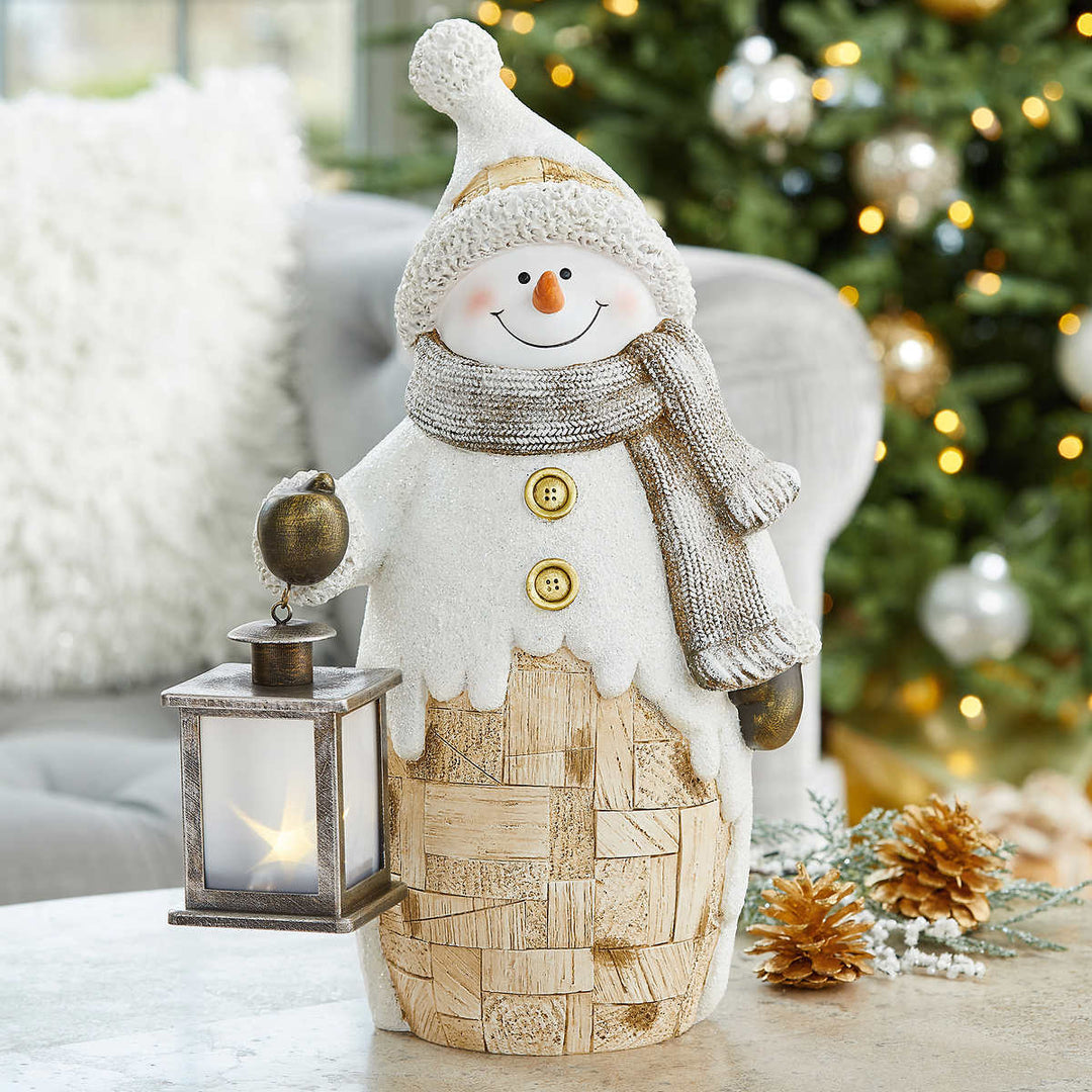 Woodchip Figures with Lantern 