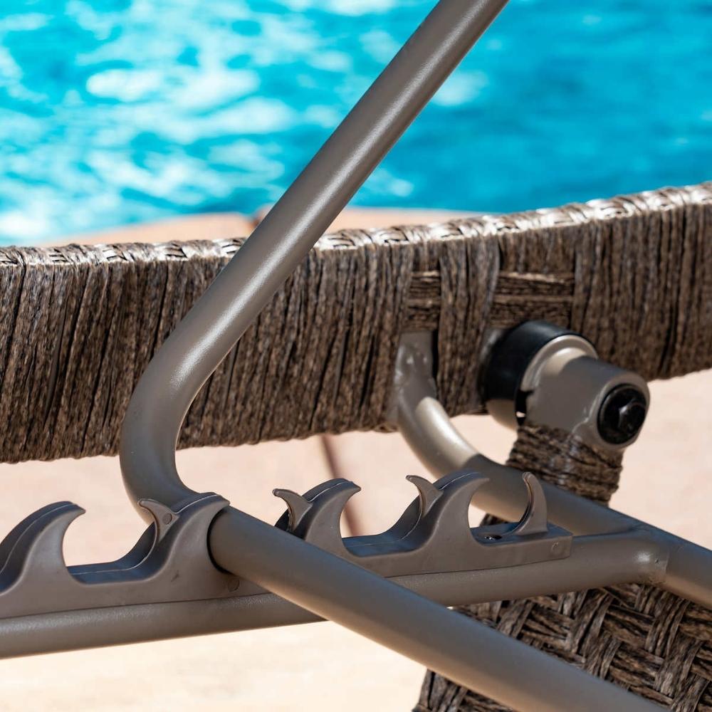 Sunvilla Cushioned Lounge Chair