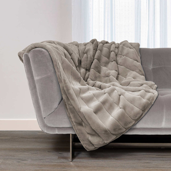 Mon Chateau - Deluxe Faux Fur Throw 50" x 70"
