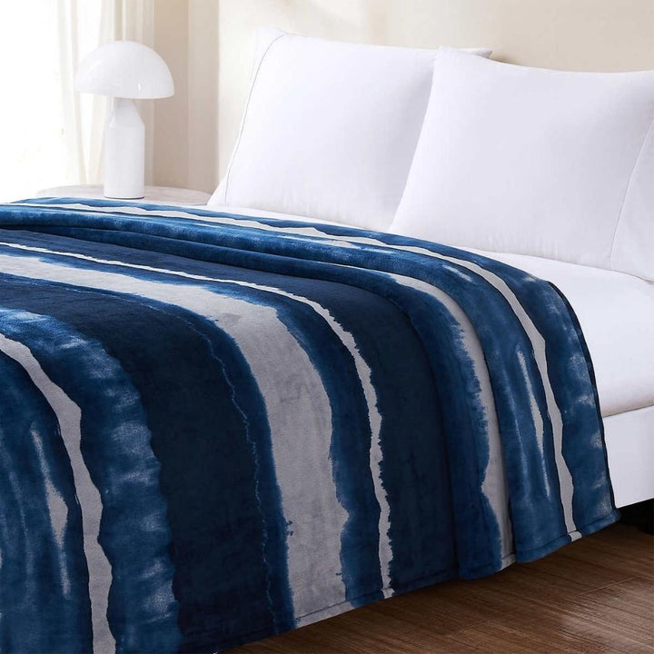 Calvin Klein - Plush Blanket