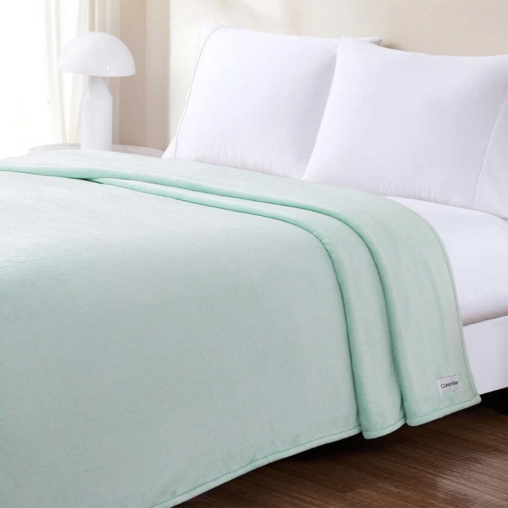 Calvin Klein - Plush Blanket