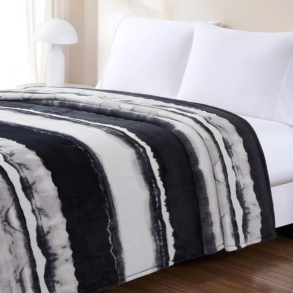 Calvin Klein - Plush Blanket