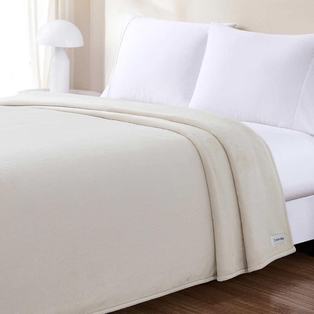 Calvin Klein - Plush Blanket