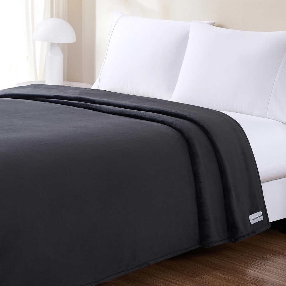 Calvin Klein - Plush Blanket